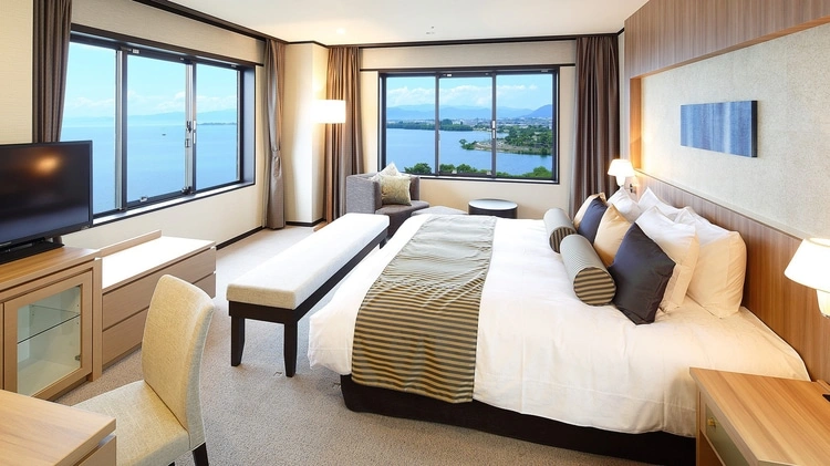 Grand Mercure Lake Biwa Resort & Spa 的湖景客房，擁有開闊視野的舒適住宿